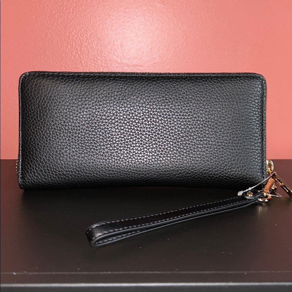MK Wristlet - Picture 2 of 6